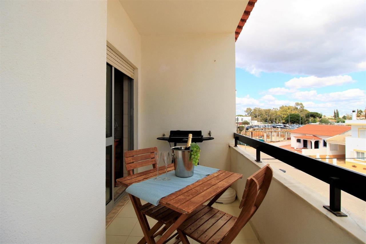 Portimao Classic With Pool By Homing Apartman Alvor Kültér fotó